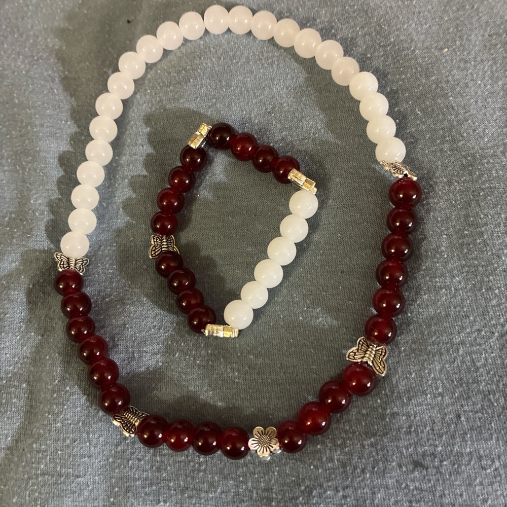Chic Red and White Beaded Necklace Set